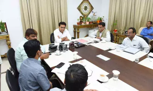 Focus on slip roads, KTR directs GHMC officials