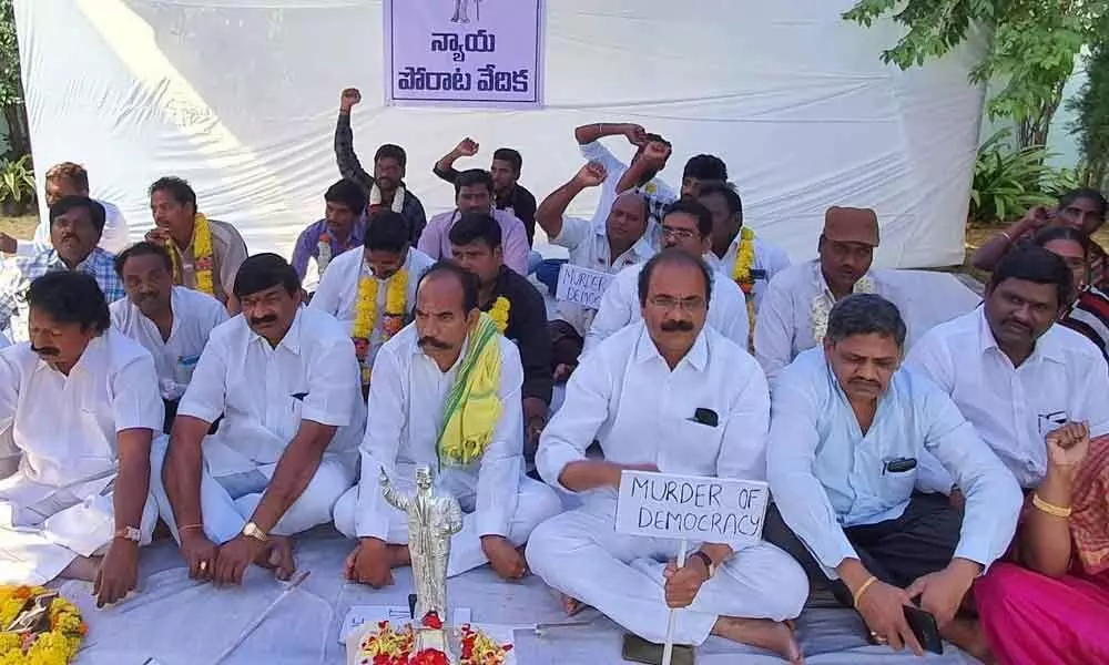 Rajamahendravaram: TDP leaders, others meet Harsha Kumar in prison