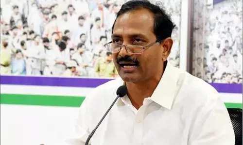 YSRCP MLA Gopireddy Srinivasa Reddy comments on Amaravati, farmers make him hero