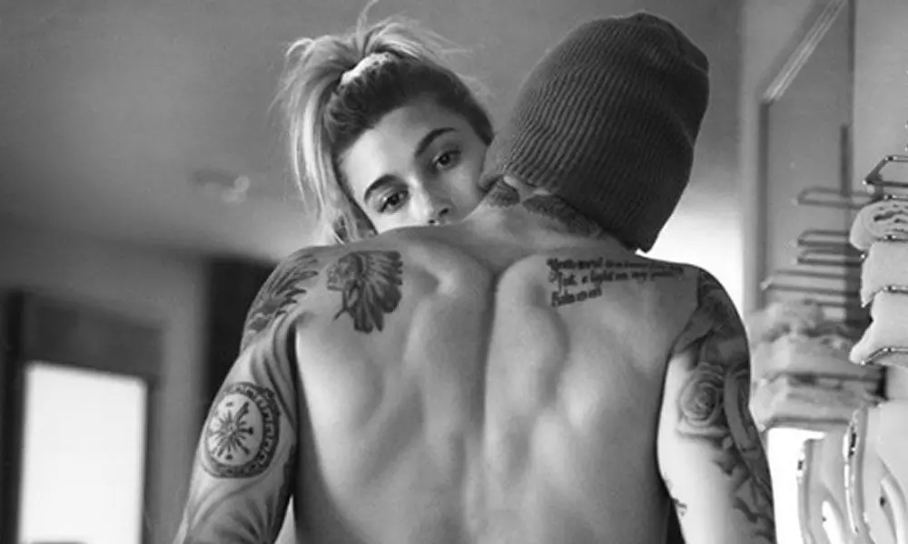 Justin Bieber shares steaming Christmas picture with wife on Instagram