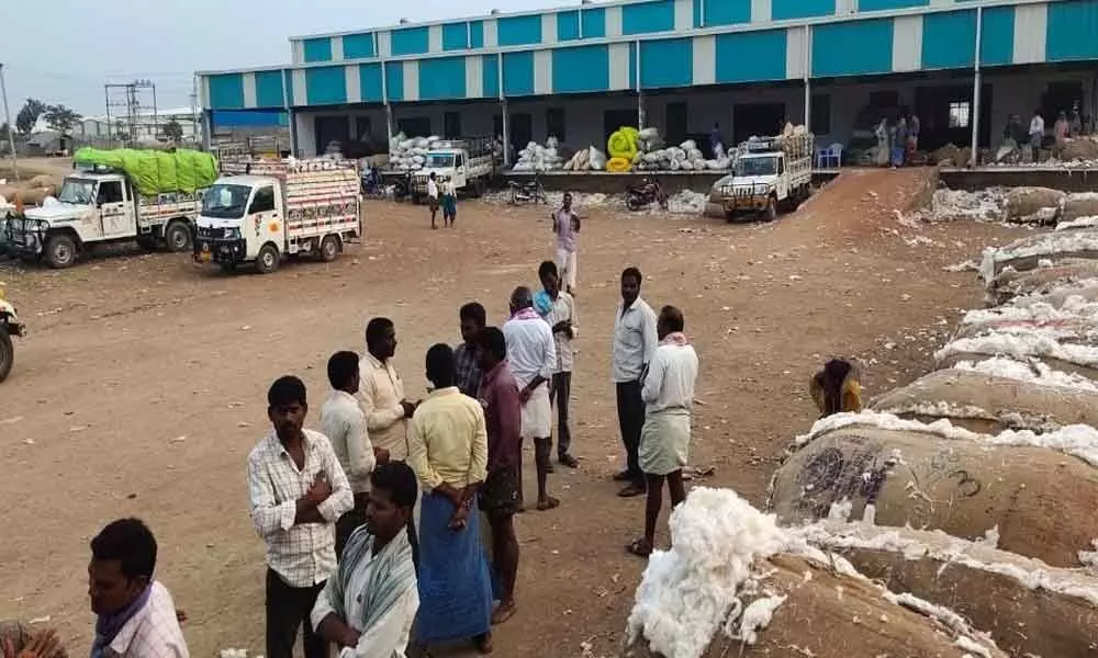 Seed organiser beats, confines farmer in Gadwal