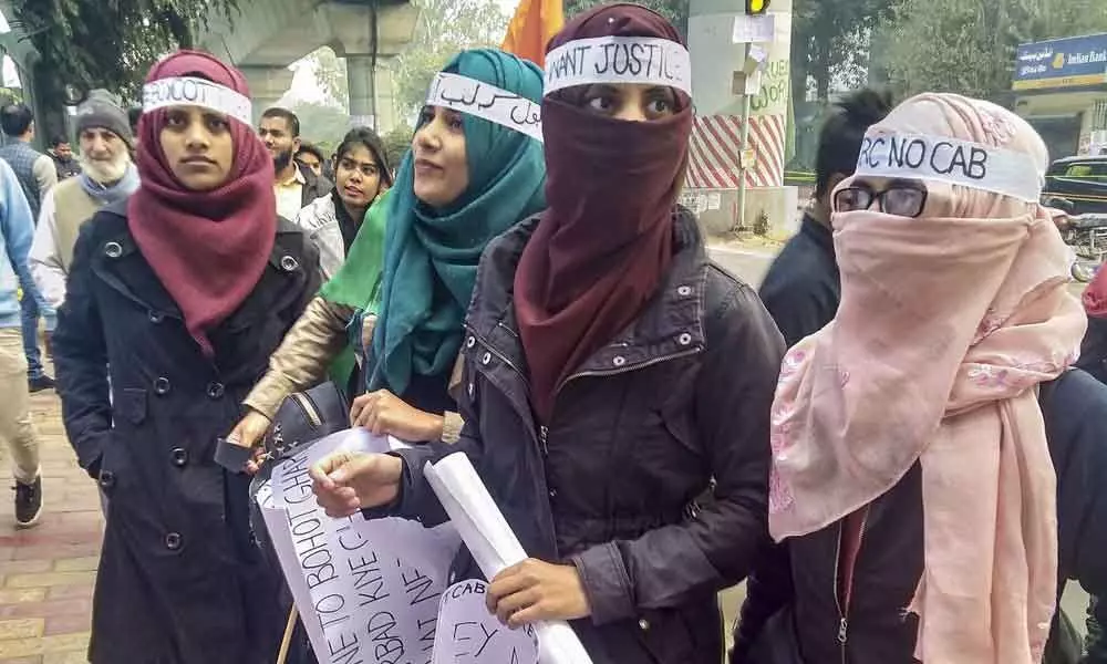 Jamia Millia Islamia Women students lead protests outside varsity, citizens support pours in