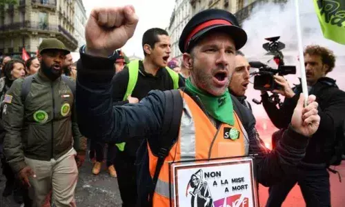 Transport strikes disrupt Xmas travel in France