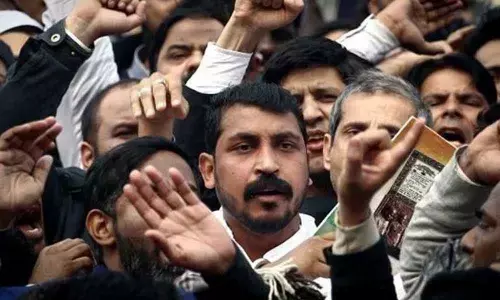 Daryaganj Violence: Police conduct flag march in Delhi