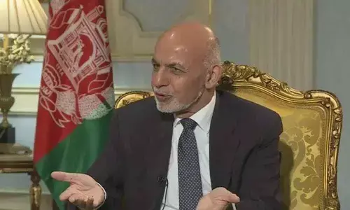 Afghanistans Ghani wins majority in presidential poll