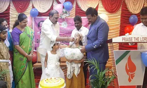 Chandanagar: Clothes distributed to Christians