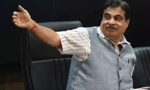 Gadkari sounds alarm bells over economic slowdown