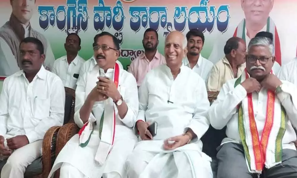 Congress party leaders slams State, Central government for their attitude towards people in Gadwal