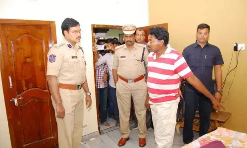 Burglars in the guise of Naxalites loot former ward councillors house in Miryalaguda