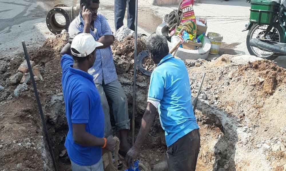 Drinking water pipeline repair works initiated at Rasoolpet and Indira