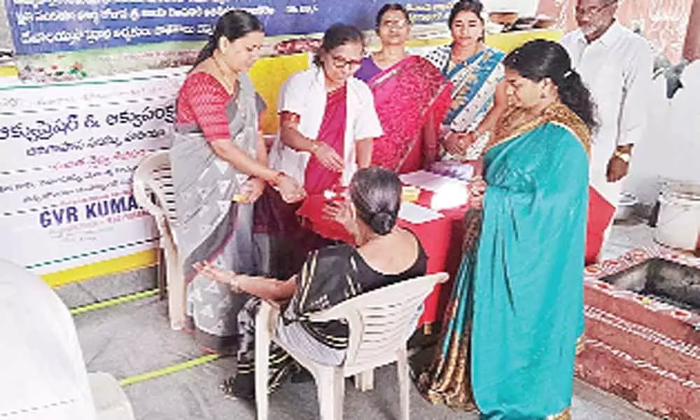Free medical camp held at Renuka Yellamma temple in Raghavendra Nagar