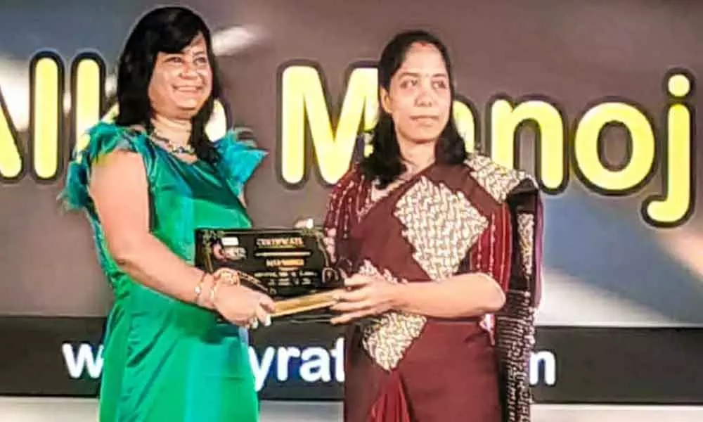 Designer Alka Manoj wins South India woman achiever award