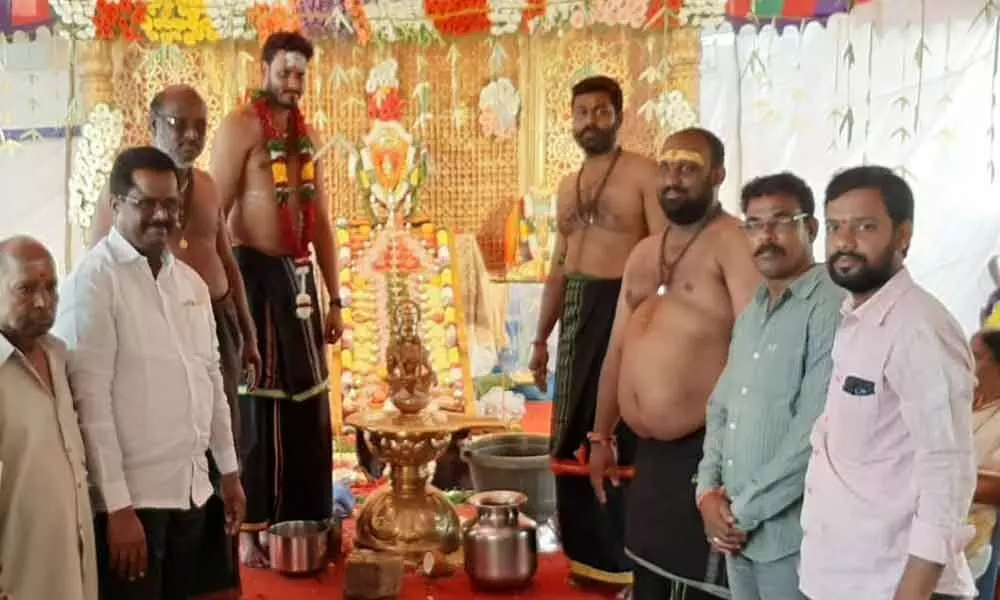 Mallapur: Coporator Pannala Devendar Reddy takes part in Ayyappa puja
