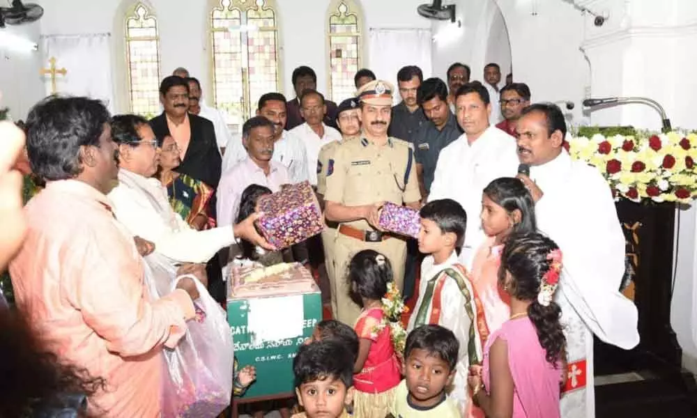 Karimnagar: Police Commissioner VB Kamalasan Reddy appeals to Christians to build a peaceful society