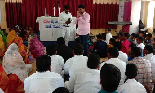 Pomp, fervour mark Christmas fete