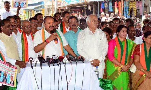 Kanna vows to take AP capital issue to PM notice