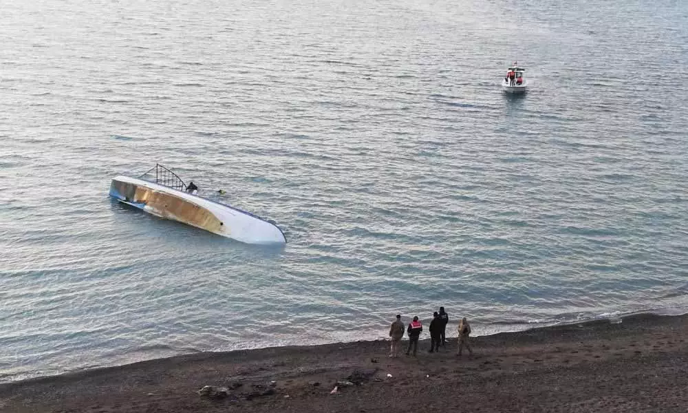 7 killed as migrant boat capsizes in Turkey