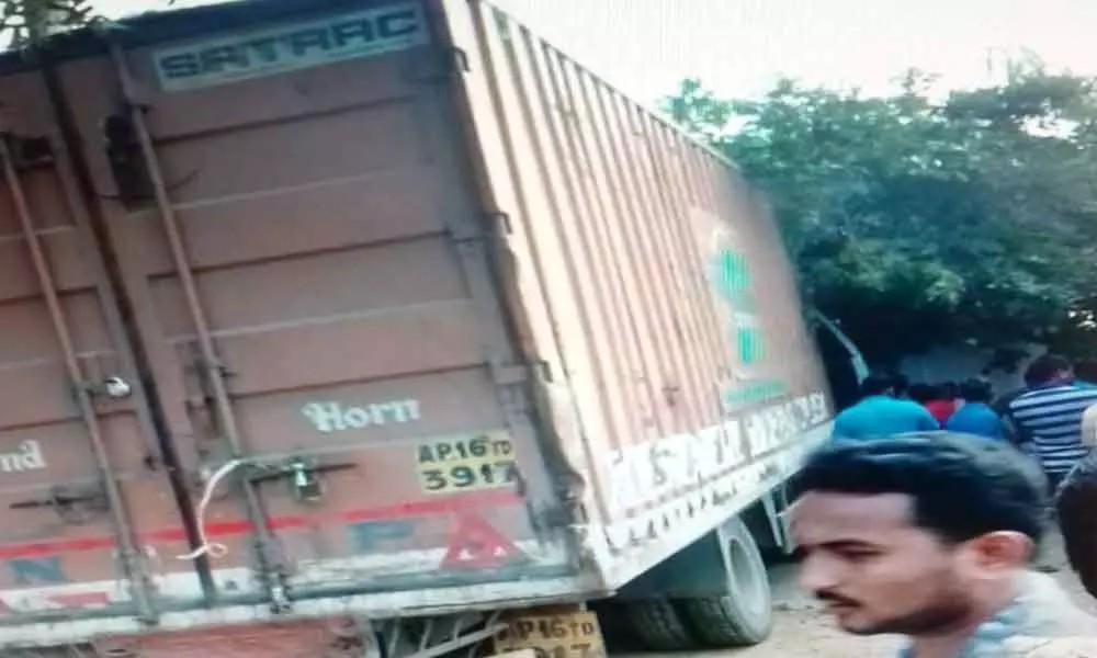 Suryapet: Lorry driver dies of heart stroke while behind wheels