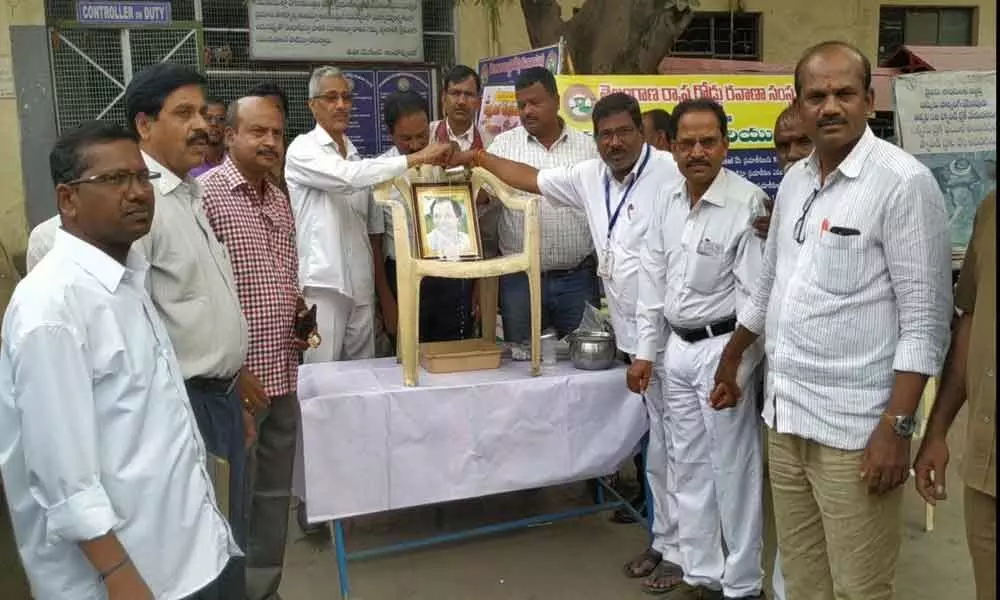 Secunderabad Cantonment: RTC staff pour out gratitude for KCR