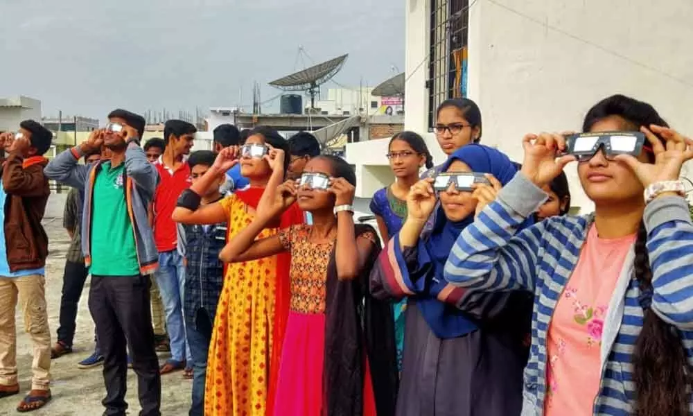 Mahabubnagar: Students thrilled on observing the solar eclipse