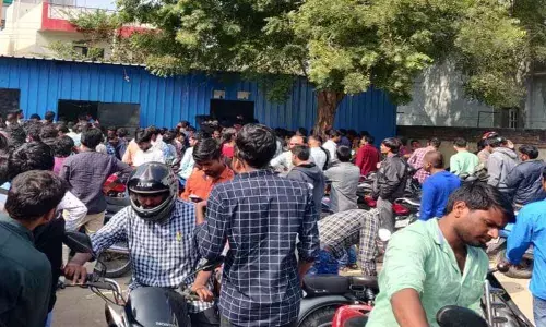 Illegal collection of parking fee in Alwal