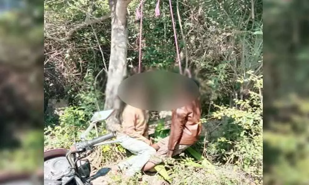 Two friends found dead under suspicious condition by hanging to a tree in Karnataka