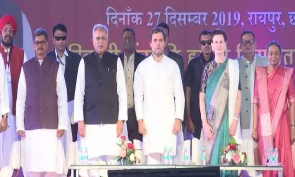 Rahul Gandhi kicks off tribal dance fest in Raipur