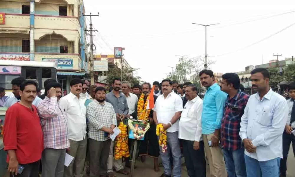 RTC driver Gudavalli Krishna on a cycle yatra to Sabarimala to save the environment