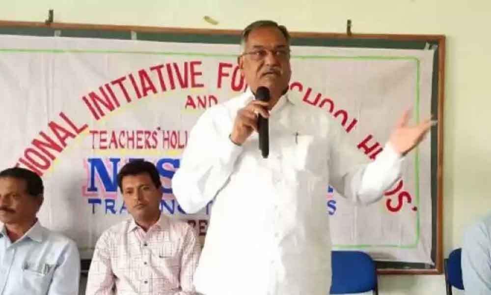 Mould students to build healthy society: MLA Manohar Reddy in Peddapalli
