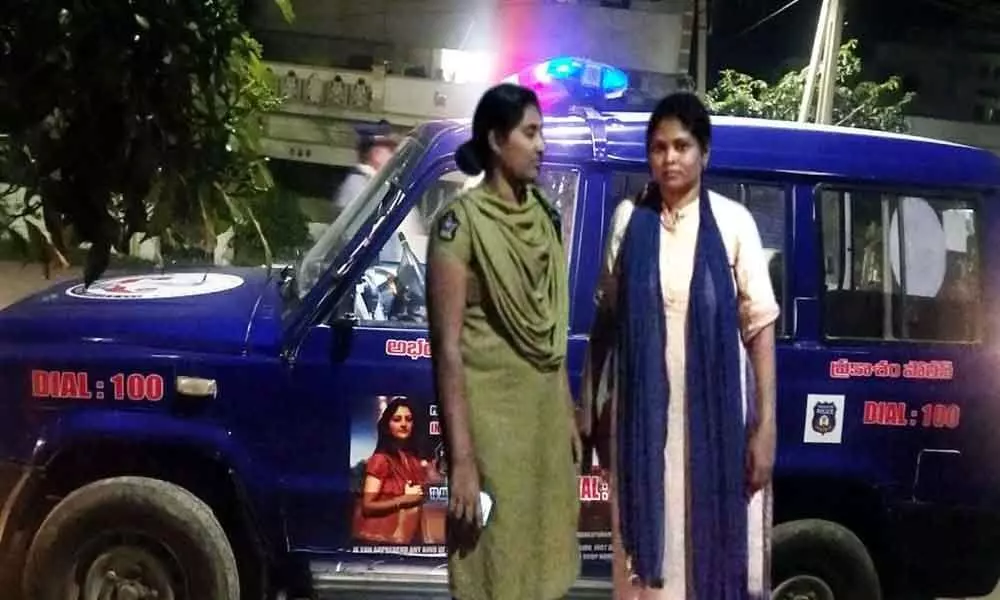 Housewife pats cops for Drop Home Service in Ongole