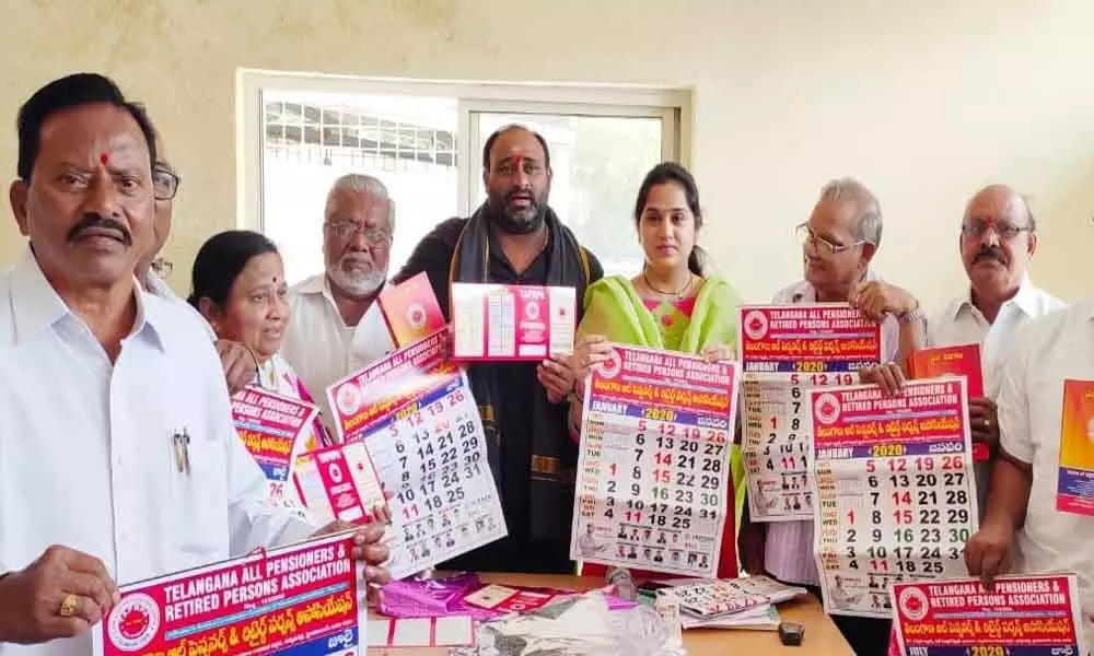 Ramachandrapuram: Corporator Sindhu Adarsh Reddy launches TAPRPA calendar at Bharatnagar community Hall Center