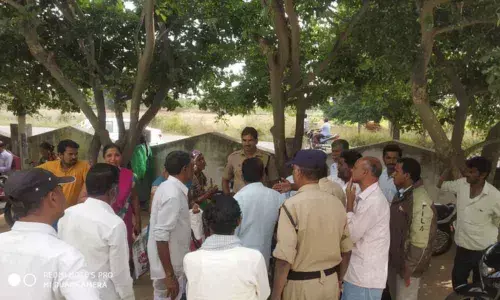 Jangaon: Farmers family attempts suicide