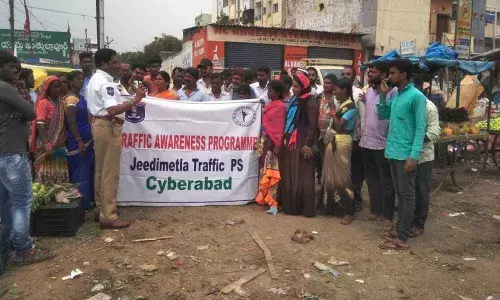 Vendors asked not to occupy road at Shapur Rythu Bazaar