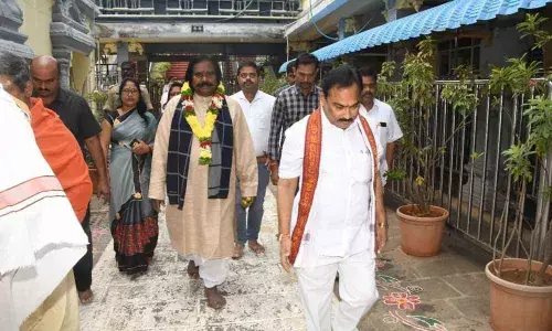 ST Commission chief Nandakumar Sai worships Goddess Durga in Vijayawada