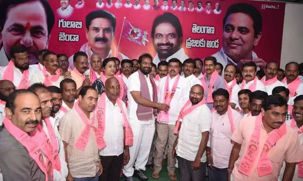 Congress leaders join TRS in Mahbubnagar