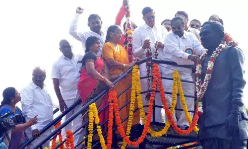 Mimicry legend Nerella Venumadhav statue unveiled in Hanamkonda