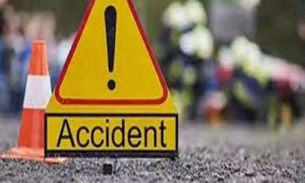 Four injures after a car rammed into a tree in East Godavari