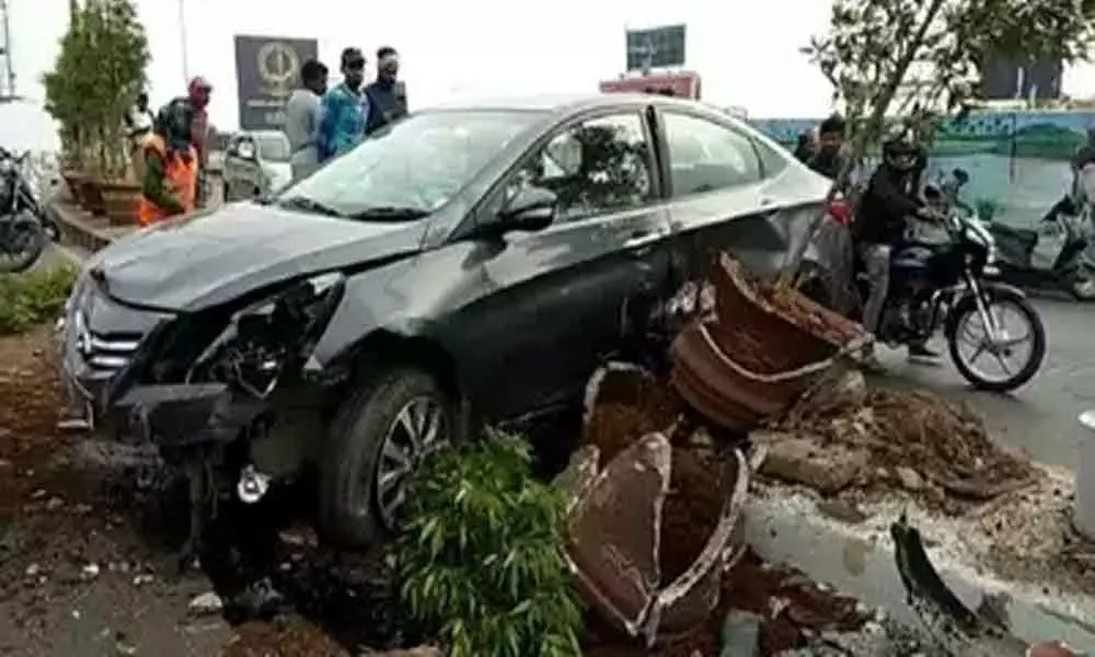 Car rams into divider on Hyderabad flyover, none hurt