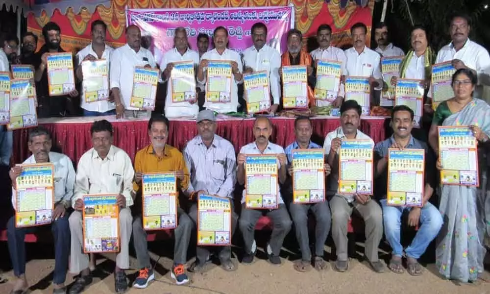Mallapur: Corporator Pannala Devender Reddy released 2020 New Year calendar of Suryanagar Colony Welfare Association