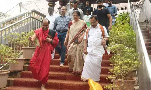 Chief Secretary Neelam Sahni offers prayers at Durga temple in Vijayawada