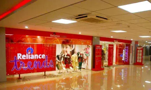 As Reliance mulls entry, it will be a tough 2020 for Amazon, Flipkart