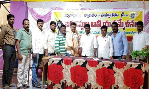 TS Govt urged to solve scribes issues