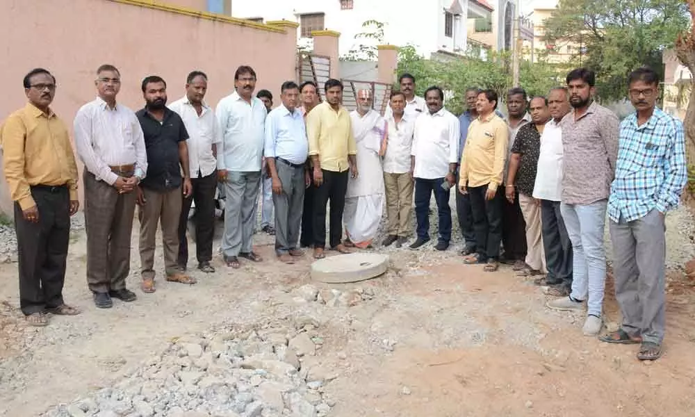 LB Nagar: Corporator Mudraboina Srinivas Rao inspects road works