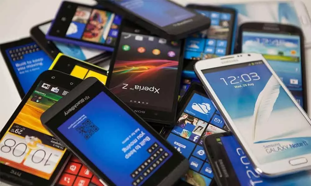 Smartphone sales unhurt by economic slowdown