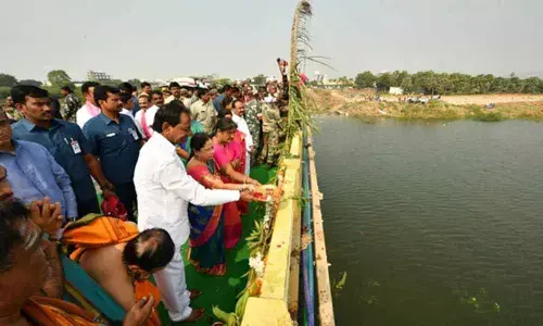 CM KCR visits Vemulawada temple, offers prayers