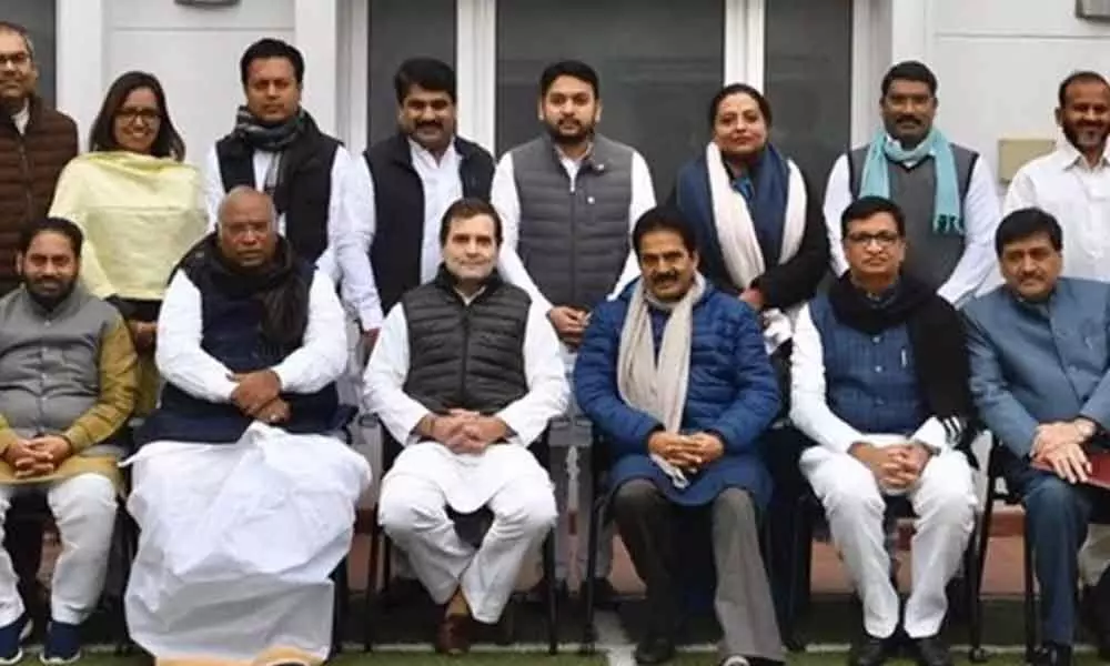 Maharashtra Congress ministers meet Rahul Gandhi