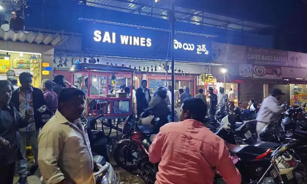 Drunkards creating big nuisance: Hyderabad Locals