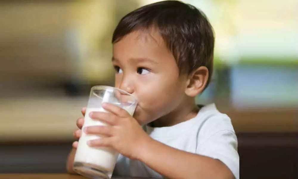 https://assets.thehansindia.com/h-upload/2019/12/31/250284-kids-who-drink-milk.webp