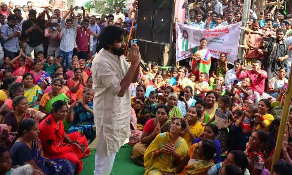 Carry on fight shouting Jai Andhra, Pawan Kalyan tells farmers