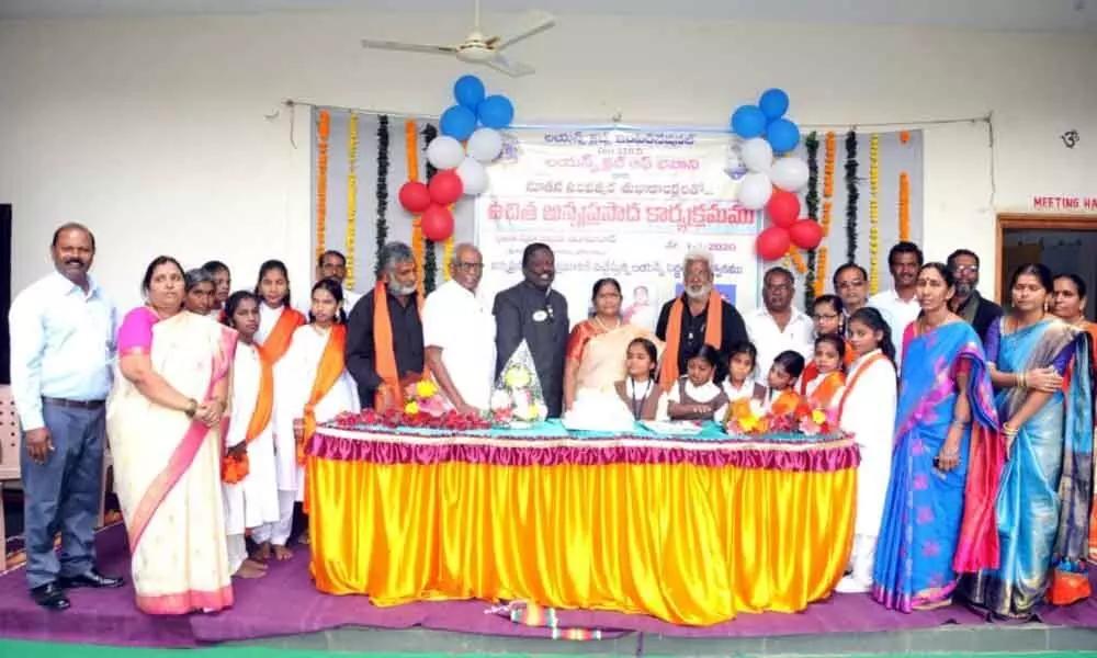 Nizamabad: Sneha Society celebrates New Year at special school